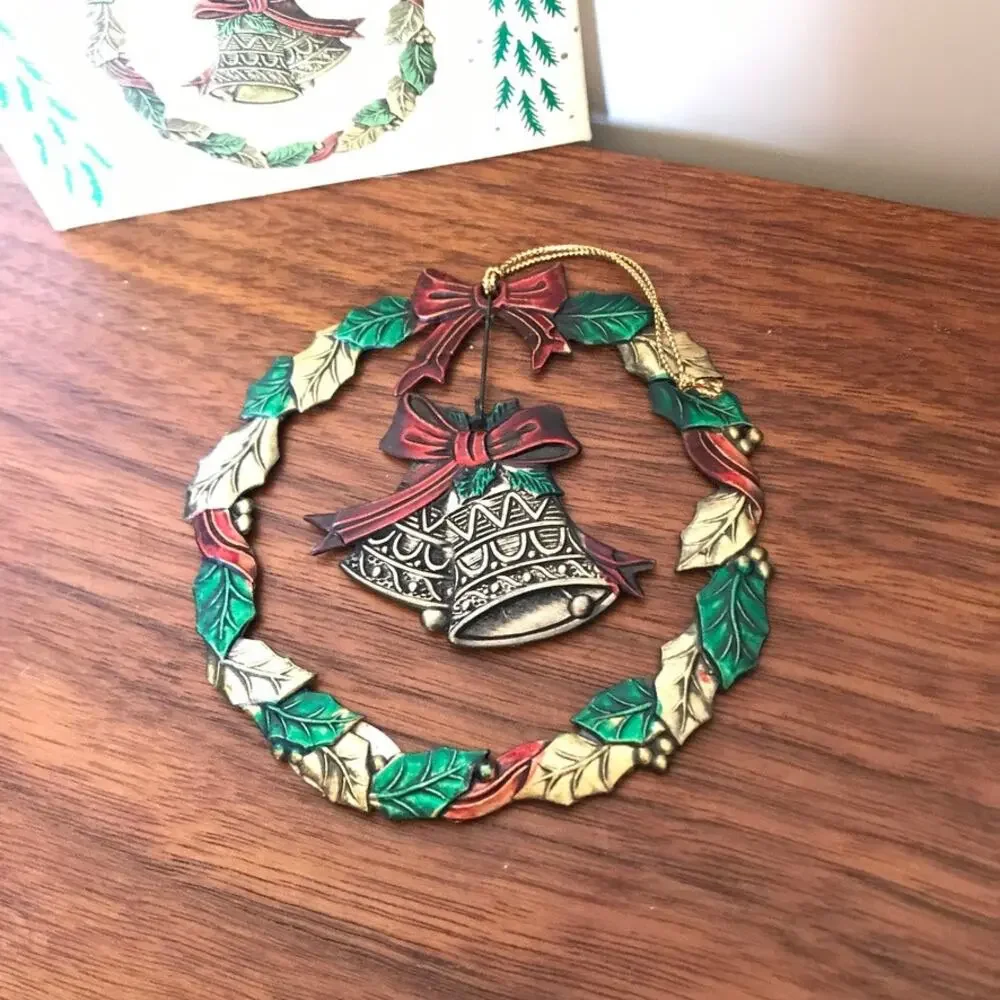Vintage RUSS Heirloom Collection metal wreath with bow Christmas ornament